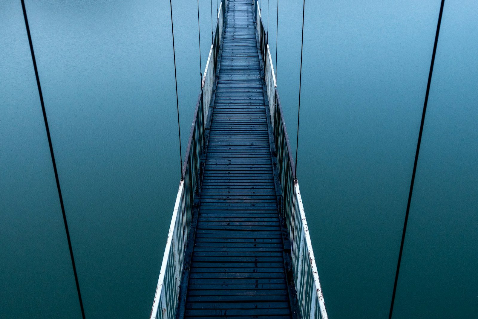 Cross-Chain Governance Message Replay Check Before Execution