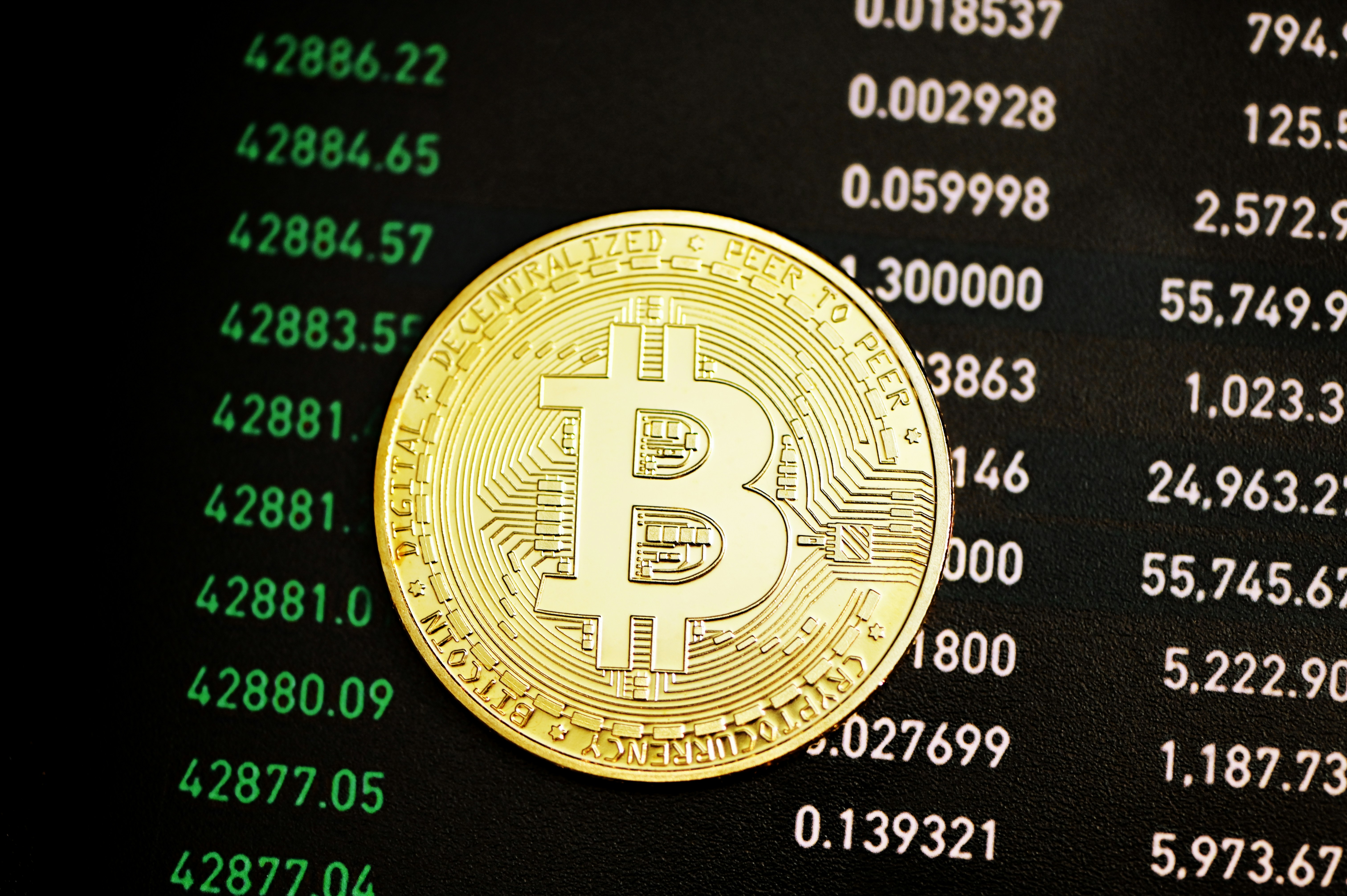 Aave's New Plasma Cap Increase Shows Stablecoin Loop Demand Is Still Forcing Governance to Chase Capacity